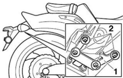 YAMAHA VMAX VMX17 (2015) - Remplacement de l'ampoule de l'éclairage de la plaque d'immatriculation - 1
