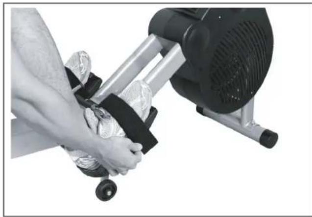 Cardiostrong RX50 - Serrer et desserer la sangle de pied - 2