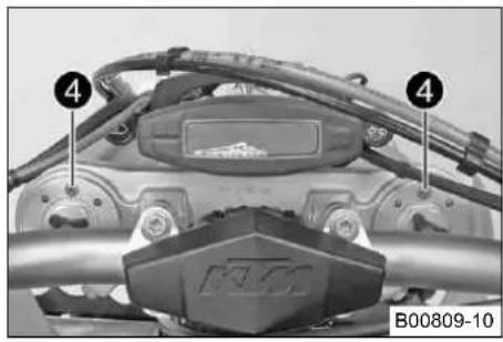 KTM 250 XCW (2014) - Τοποθέτηση κάτω τιμονόπλακας (EXC, XC-W) - 3