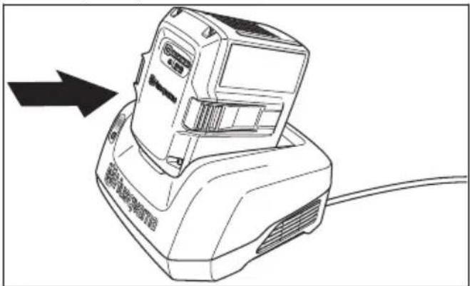 HUSQVARNA LC 247i - Polnjenje baterije - 2