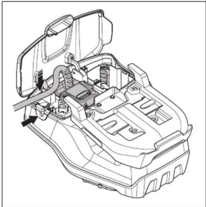 HUSQVARNA LB 548i - Namestitev in odstranitev baterijskega sklopa (dodatna oprema) - 6