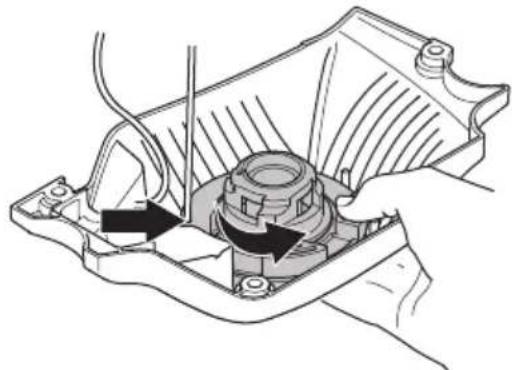 HUSQVARNA 543 XP G - Sustitución de una cuerda de arranque rota o desgastada - 2