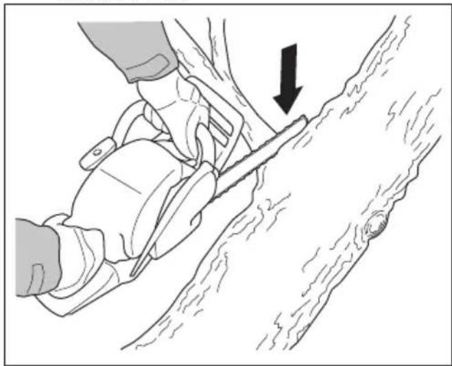 HUSQVARNA 543 XP G - Cortar um tronco com apoio em ambas as extremidades - 8