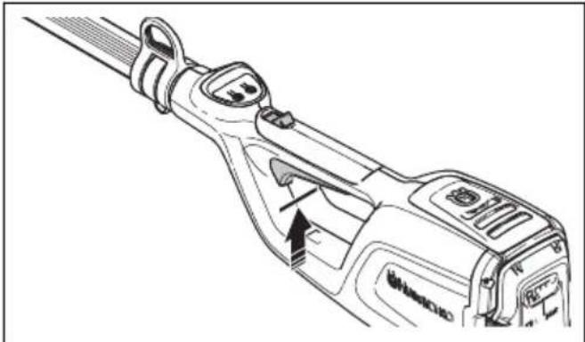 HUSQVARNA 115iPT4 - De vergrendeling van de activeringsschakelaar controleren - 2