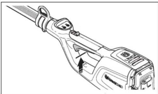 HUSQVARNA 115iPT4 - Käytöliipaisimen varmistimen tarkistaminen - 2