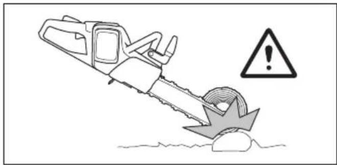 HUSQVARNA 120i - Stammen zagen op de grond - 2