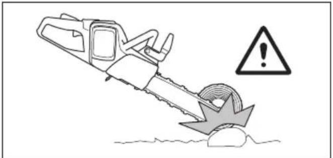 HUSQVARNA 120i - Cortar um tronco no solo - 2