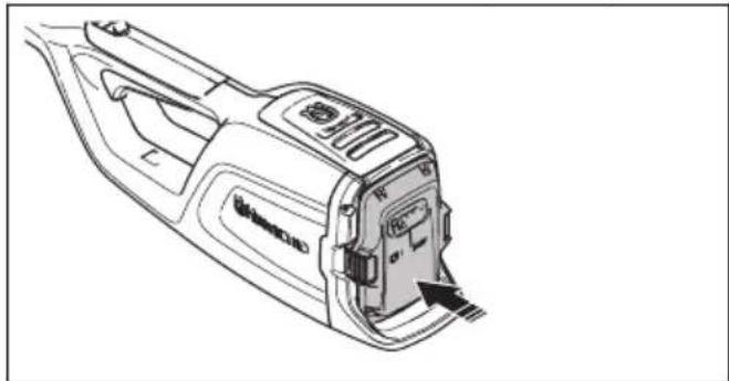 HUSQVARNA K 770 - De accu aansluiten op het product - 2