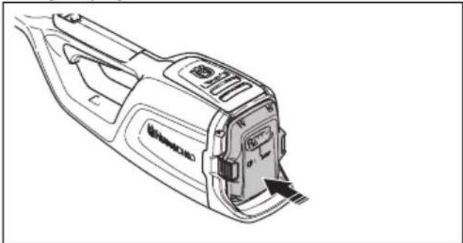 HUSQVARNA K 770 - Aku ühendamine seadmega. - 2