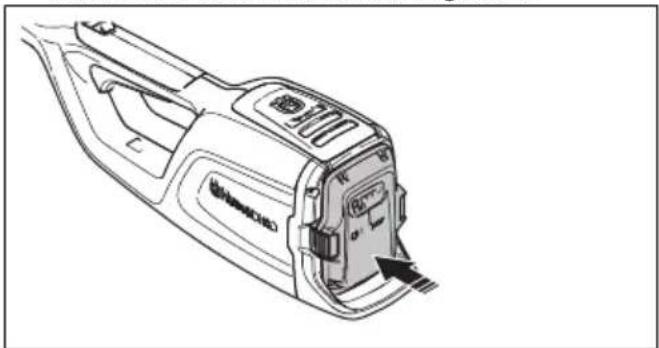 HUSQVARNA K 770 - So schließen Sie den Akku an das Gerät an - 2