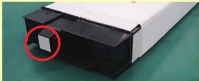 KYOCERA TASKalfa Pro 15000c - Inverser l'orientation de la cartouche de sorte que le côté marqué « THIS SIDE UP » et la flèche soit vers le haut. - 2
