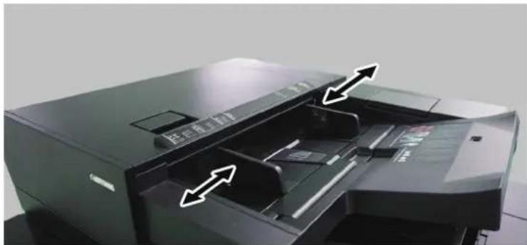 KYOCERA TASKalfa Pro 15000c - Régler les guides de largeur de papier. - 1