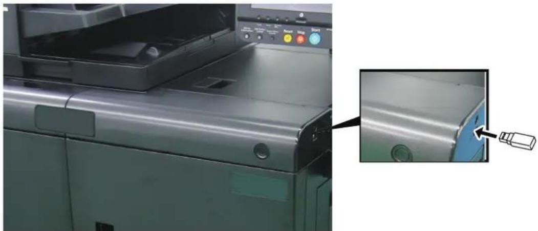 KYOCERA TASKalfa Pro 15000c - Brancher le lecteur USB. - 1