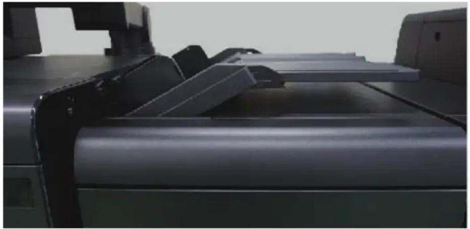KYOCERA TASKalfa Pro 15000c - Plier et étendre le plateau droit de sorte qu'il soit droit. - 1