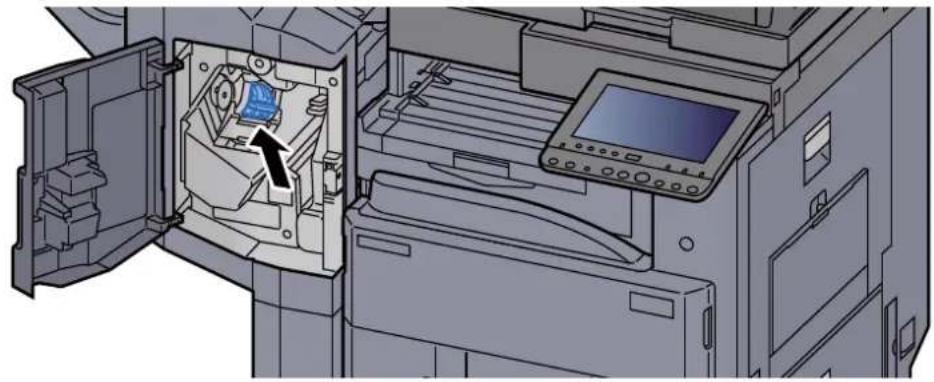 KYOCERA TASKalfa 4012i - Remetre les agrafes en place. - 2