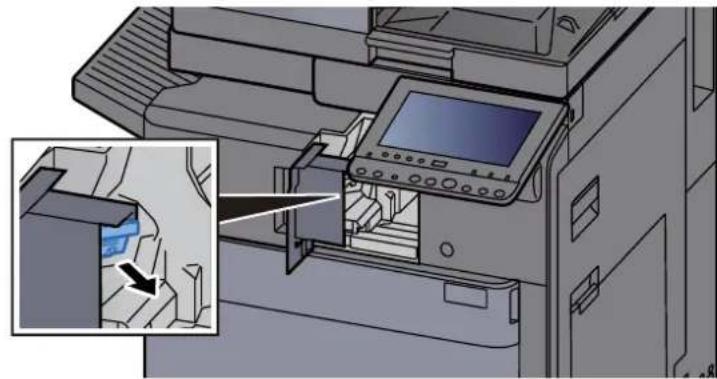 KYOCERA TASKalfa 5002i - Élimination des agrafes coincées dans le module de finition interne - 4