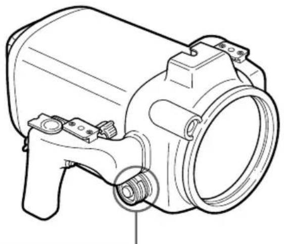 SONY MPKTRV3 - Insertion et retrait du cache-connecteur de câble vidéo - 1