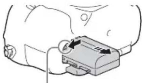 SONY ILCA77M2M - Wyjmowanie akumulatora - 1