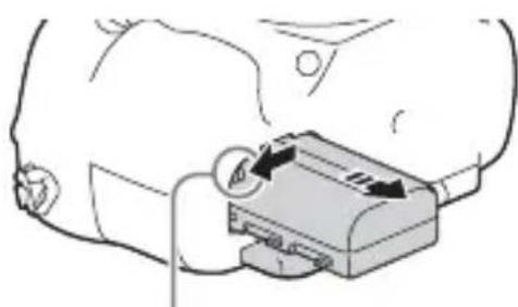 SONY ILCA77M2M - Per rimuovere il pacco batteria - 1