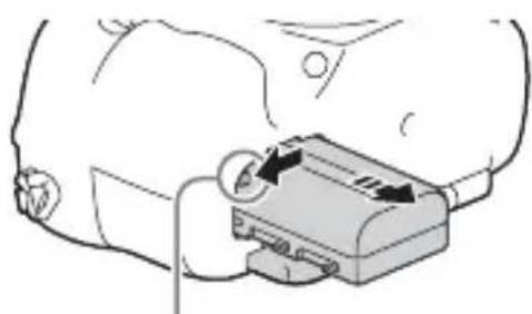 SONY ILCA77M2M - De accu eruit halen - 1