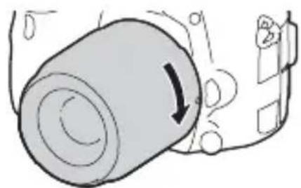 SONY ILCA77M2M - Tryck objektivet lätt mot kameran och vrid det medurs tills det klickar till i LAST lage. - 1