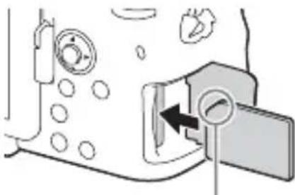 SONY ILCA77M2M - Inserire una scheda di memoria. - 1