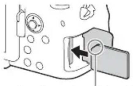 SONY ILCA77M2M - Indsæt et hukommelseskort. - 1