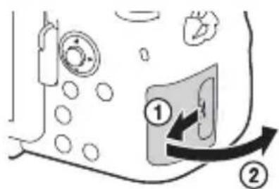 SONY ILCA77M2M - Einsetzen des Akkus/einer Speicherkarte (getrennt erhältlich) - 4