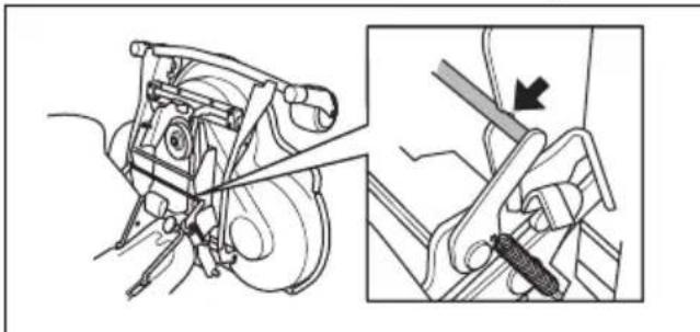 HUSQVARNA Rider 320 AWD - So bringen Sie das Mähdeck in die Wartungsposition - 2