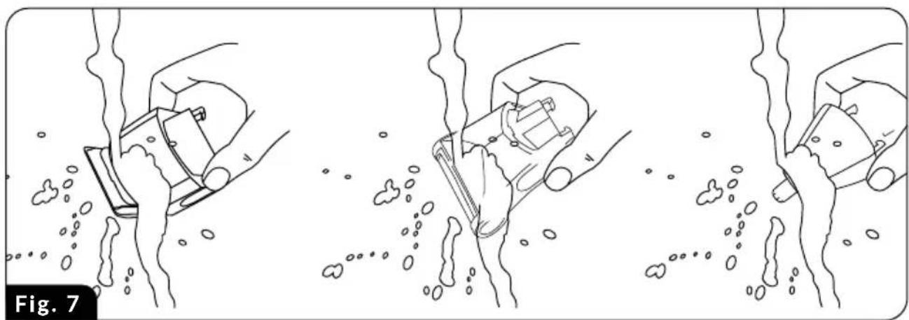 MPM MMW04 - ATTENZIONE! Non immergere mai completamente le testine del rasoio (5), (6), (7) nell'acqua. - 2