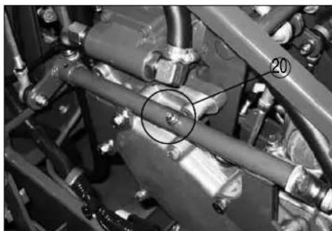 KUBOTA KC120HC - - Stellen Sie zuerst die Motor ab. - 18