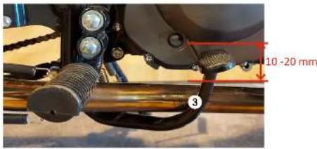 Mash Black Seven 125cc (2021) - Réglage du frein de la roue arrière - 2