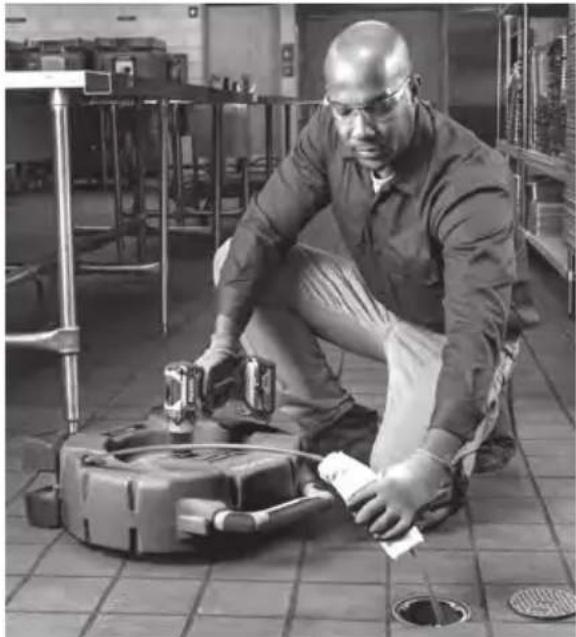 RIDGID FlexShaft K9204 - NOTICE Do not allow the spinning chain knocker to hit the camera head/push rod. It can damage it. - 8