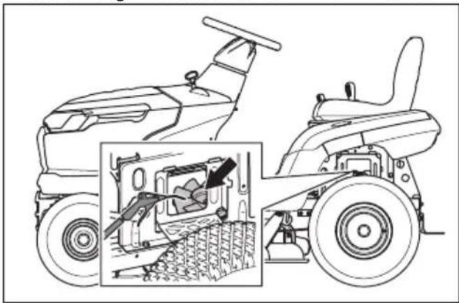 HUSQVARNA TS 114 - So reinigen Sie das Kühlgebläse am Getriebe - 2