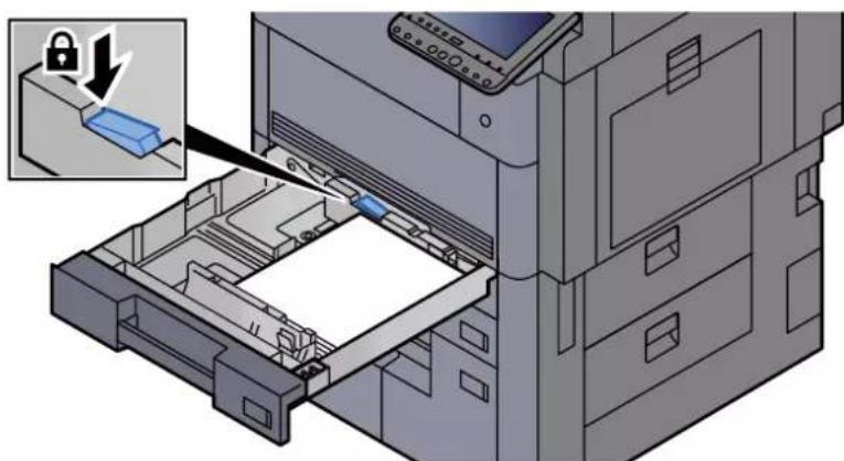 KYOCERA TASKalfa 9002i - Appuyer sur le verrou du guide de largeur de papier pour le bloquer. - 1