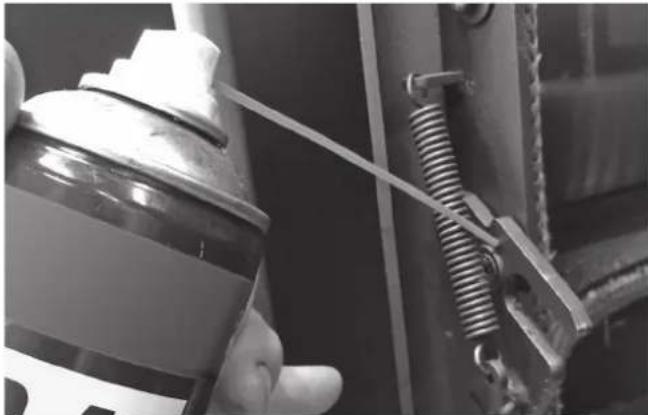 ORANIER Rota 2.0 II - Graissage du verrouillage Snap Lock de la porte du foyer - 1