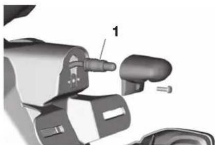 YAMAHA NMAX 125 (2025) - Remplacement de l'ampoule de I'éclairage de la plaque d'immatriculation - 2