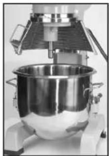 Globe SPC62P - ATTACHER L'AGITATEUR AU BATTEUR MÉLANGEUR (batteur, crochet, fouet) - 2