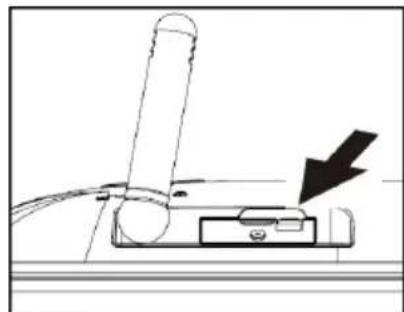 INTENSO PhotoFan - Tambem aqui tem de ter cuidado SEM FALTA para inserir o chassis da bateria no sentido correto. Uma colocacao errada pode causar curto-circuitos e danificar o disposicao. - 2