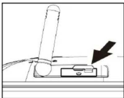 INTENSO PhotoFan - Il faut ABSOLUMENT vous assurer que le portepile a ete bien insere. Une mauvaise installation peut entrainer un court-circuit et endommager l'appareil. - 2