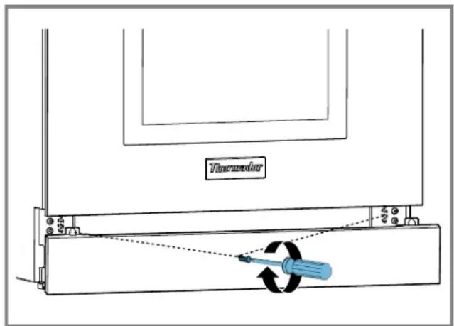 THERMADOR PRD48WLSGU - Adjusting the toe kick panel - Pro Harmony® models - 1