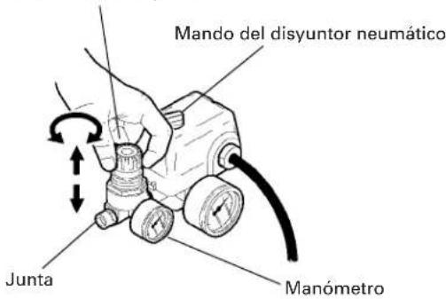 HITACHI EC 6B - ADVERTENCIA: Compruebe la presion maxima indicada por el fabricante del martillo, o grapador, y los accesos neumáticos. La presion de salute del compresor deben regularse de forma que la presion maxima indicado por el fabricante del martillo, el gra pador y los accesos, nunca aplicar exceede de presion. - 1