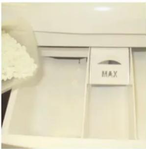 HOOVER HNWF 616780 - Putting detergent in machine - 1