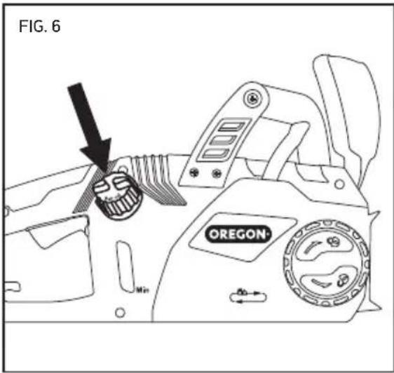 OREGON SCIENTIFIC CS1500091 - Filling the Bar and Chain Oil Reservoir - 1