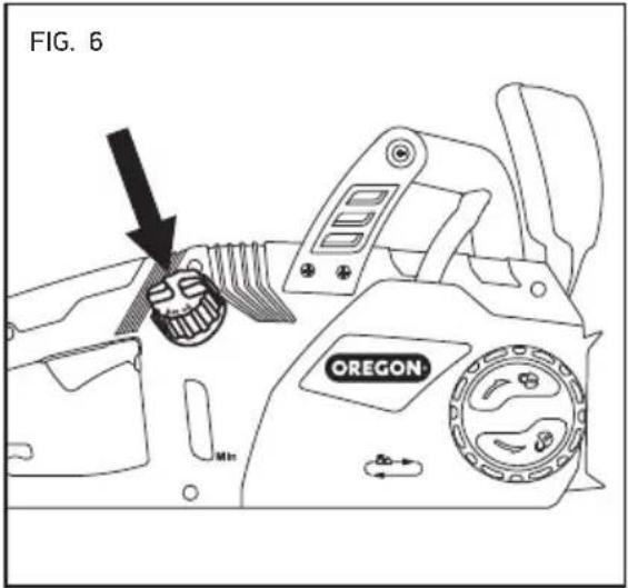 OREGON SCIENTIFIC CS1500091 - Remplissage du réservoir d'huile du guide et de la chaîne - 1