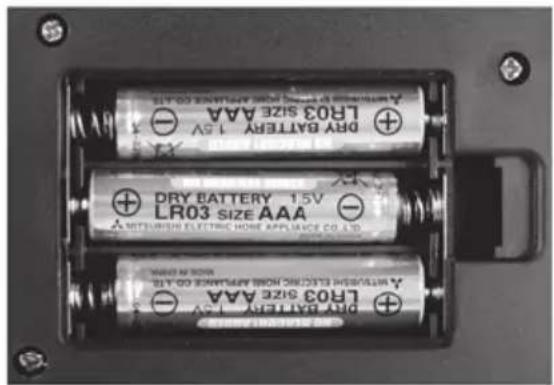SILVERCREST SPWS 180 D1 - Sätta i batterier - 1