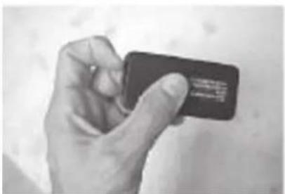 Klarstein 10021654 - How to change batteries in the remote control: - 1