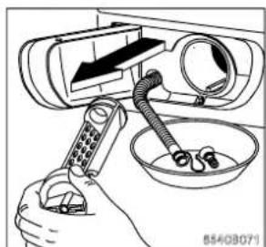 ARTHUR MARTIN ELECTROLUX AW 1039T - Le filtre de vidange - 3