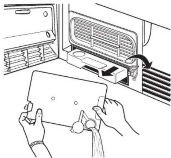 ARTHUR MARTIN ELECTROLUX ADC 47131 W - Vidage du bac d'eau de condensation - 1