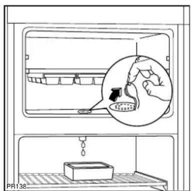 ARTHUR MARTIN ELECTROLUX AR2353D - N'utilisez jamais de couteau ou d'objet métallique, vous risqueriez de détériorer l'évaporateur. - 1